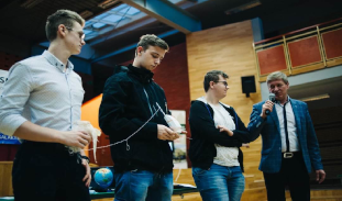 Grupa ludzi