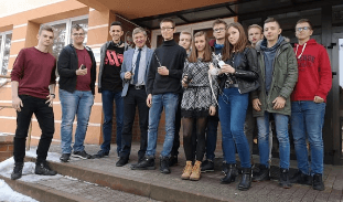 Grupa ludzi